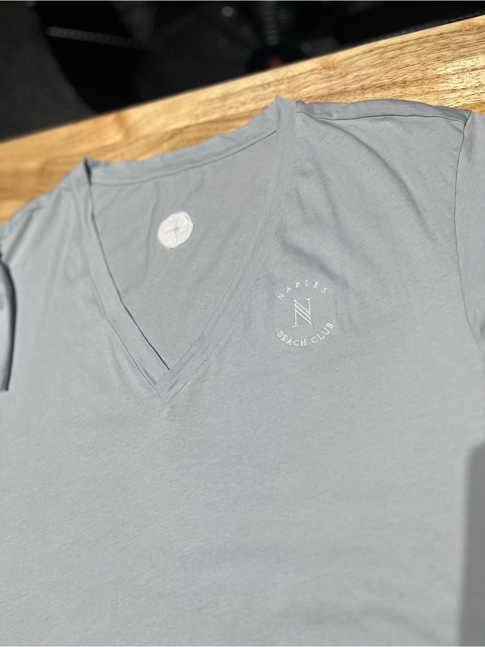 Vuori Naples Beach Club Tee Small Coastal Quiet Luxury Athleisure Gray Cotton - Picture 5 of 11